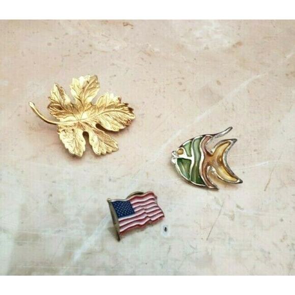 Vintage Brooches Set of 3 Pins / Brooches / Badges - Fish, American Flag, Leaf - Picture 1 of 2